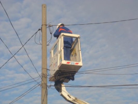 O femeie din Cernavodă s-a racordat la reţeaua de electricitate ilegal